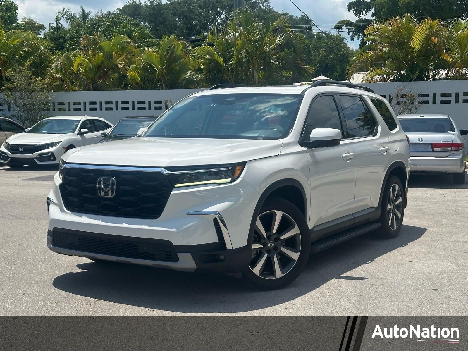2024 Honda Pilot Elite AWD in White — front three-quarter view