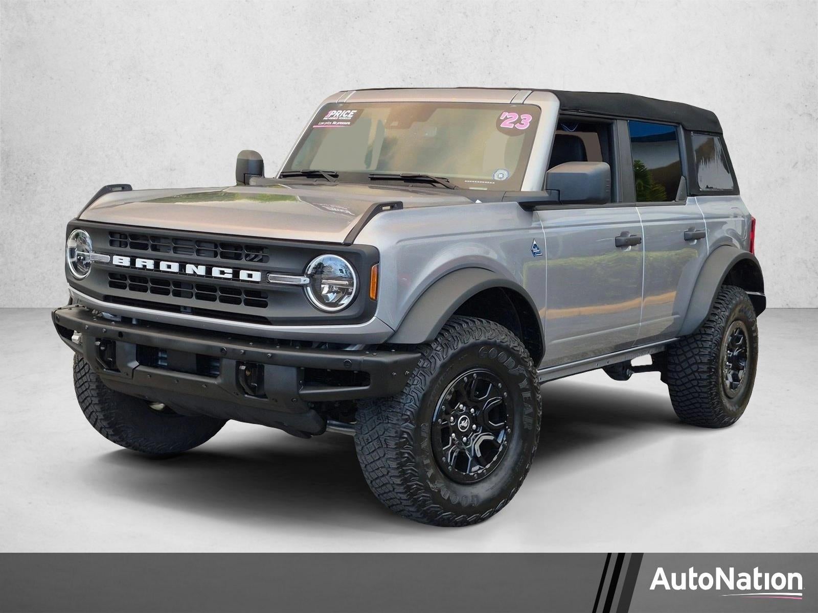 2023 Ford Bronco Black Diamond 4 Door Advanced 4x4 in Iconic Silver Metallic — front three-quarter view