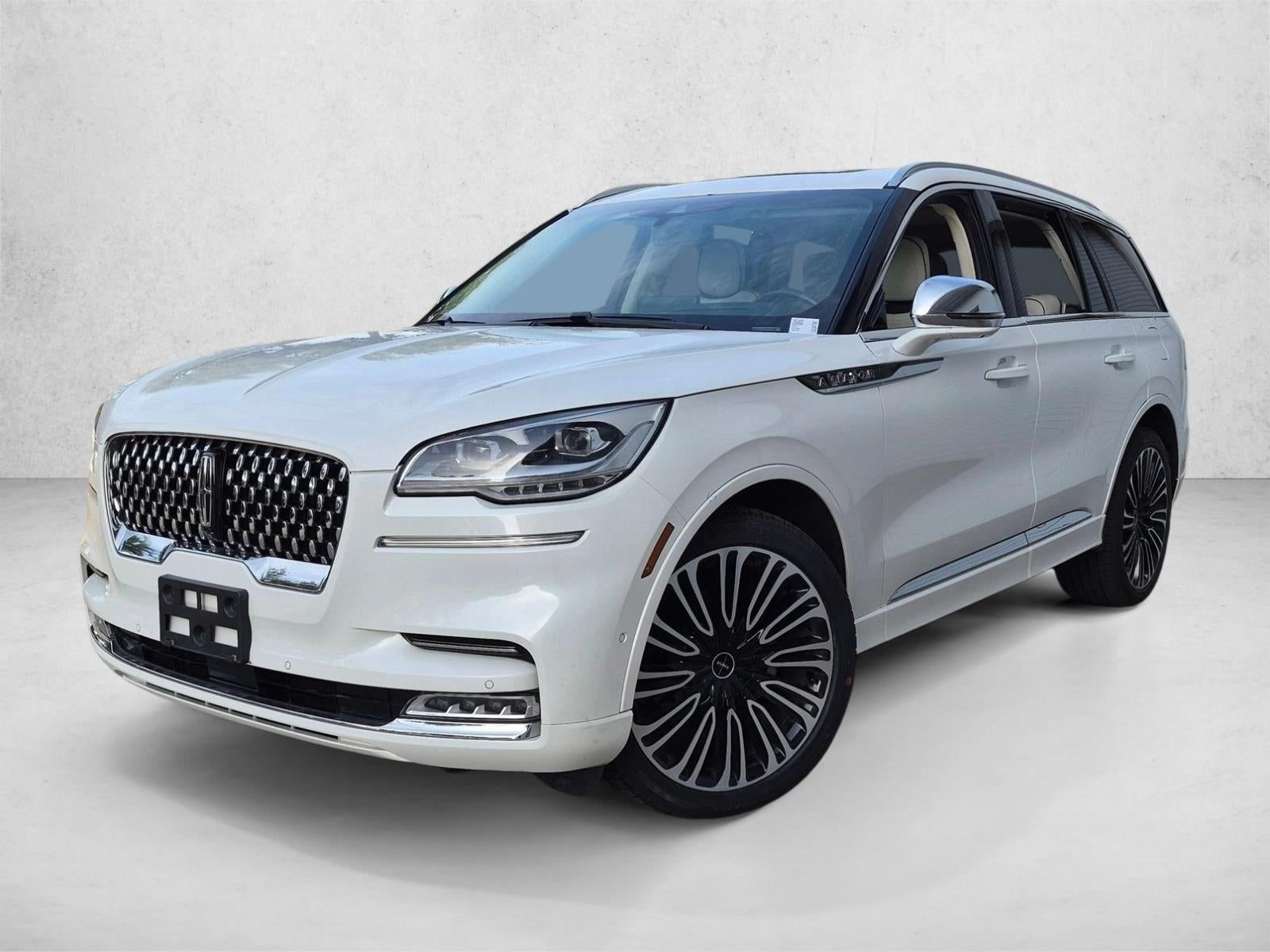 2020 Lincoln Aviator Black Label AWD in Pristine White Metallic Tri-Coat — front three-quarter view